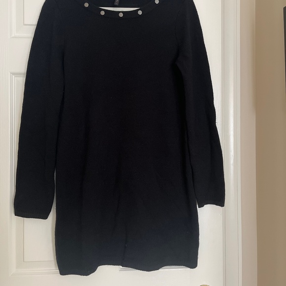 BCBGMAXAZRIA Sweater Dress with Metallic Detailing. Size M - Picture 5 of 8